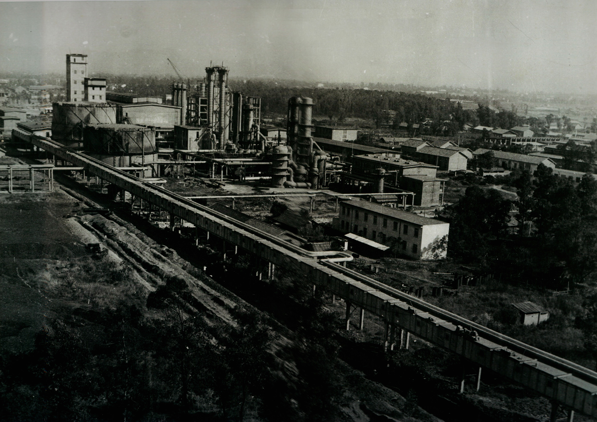 1.建廠初期柳化廠區一角。.jpg